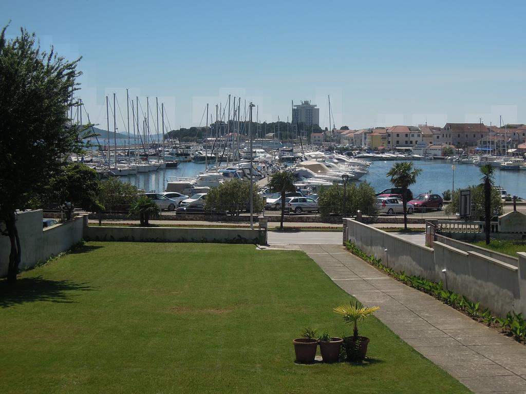 Apartment And Rooms Villa Kolonada Βόντιτσε Εξωτερικό φωτογραφία