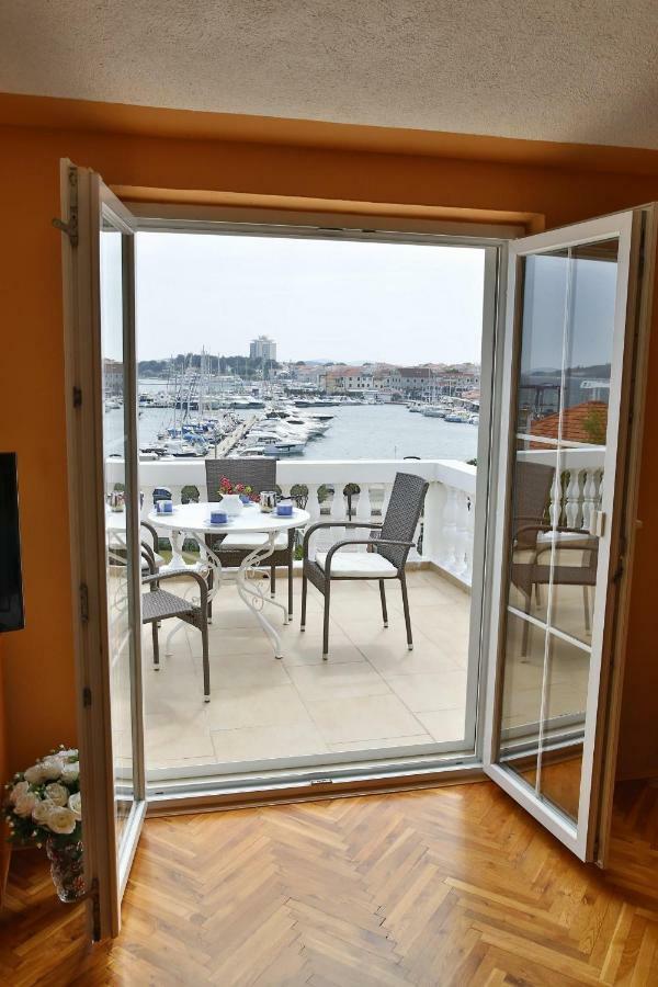 Apartment And Rooms Villa Kolonada Βόντιτσε Εξωτερικό φωτογραφία